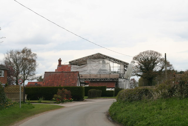 Travaux de surélévation et de toiture sur une maison existante