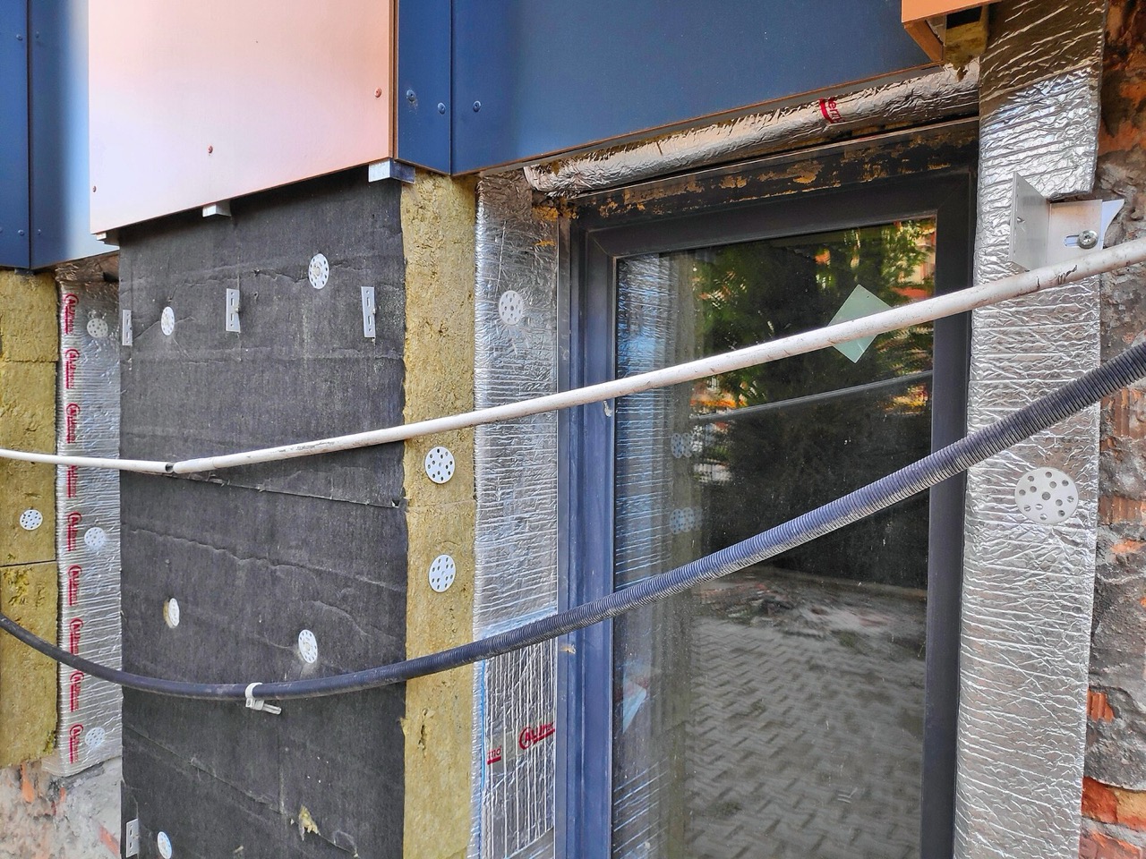 Travaux d’isolation thermique extérieure sur un bâtiment en rénovation